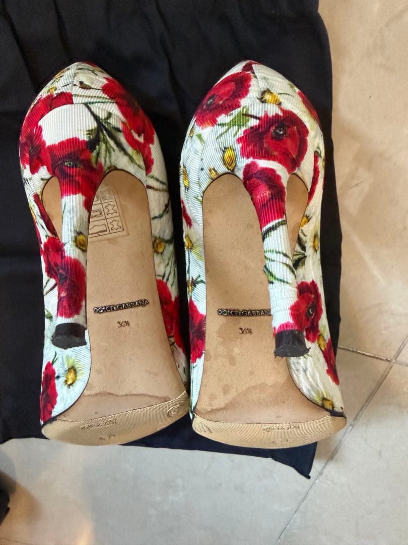 美品ドルガバ　ビジュー付き花柄パンプス　裏張り有り