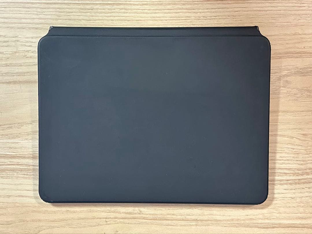 箱有 iPad Pro 11\" 純正 Pencil Magic Keyboard