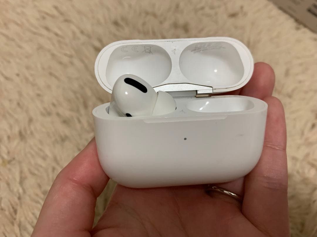 AirPods Pro第一世代 エアポッズプロ充電ケース&左耳イヤホン&付属品付