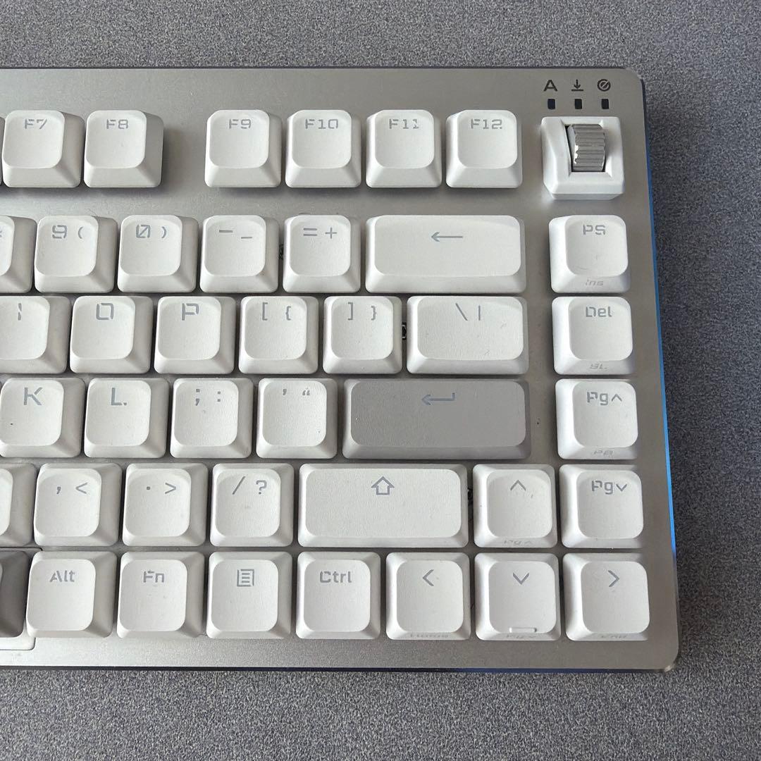 VK720AL ロープロファイルゲーミングキーボード ラピトリ ホワイト