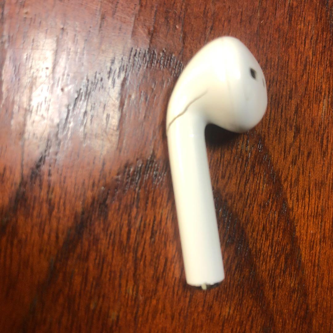 Apple AirPods 充電ケースと 本体付き