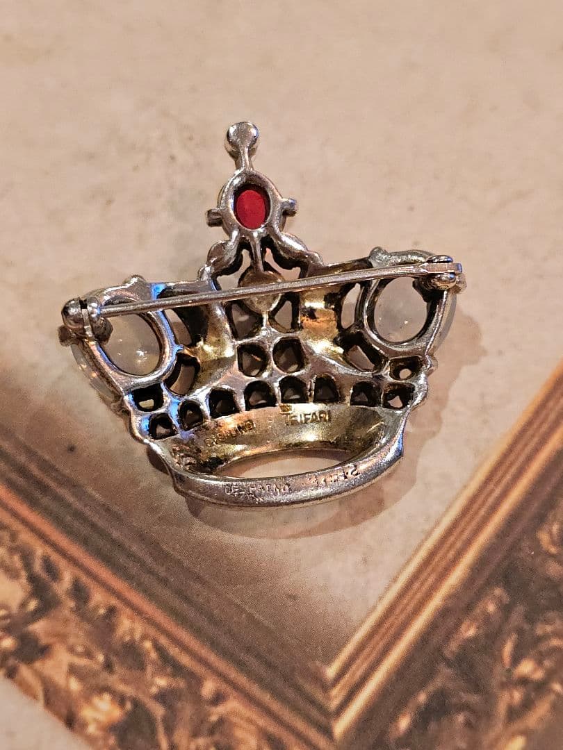 トリファリ TRIFARI クラウン 王冠 ブローチ