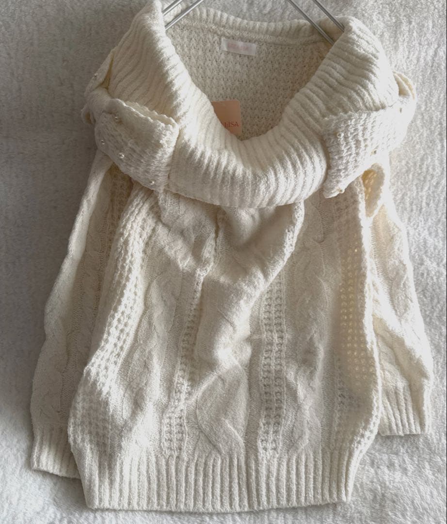 リズリサ　アイボリー ケーブルニット オフショルダー 長袖　パール付きリボン