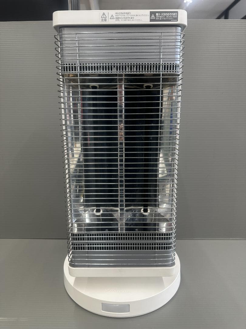ダイキン　遠赤外線暖房機　セラムヒート　ERFT11YS-W　2021年製