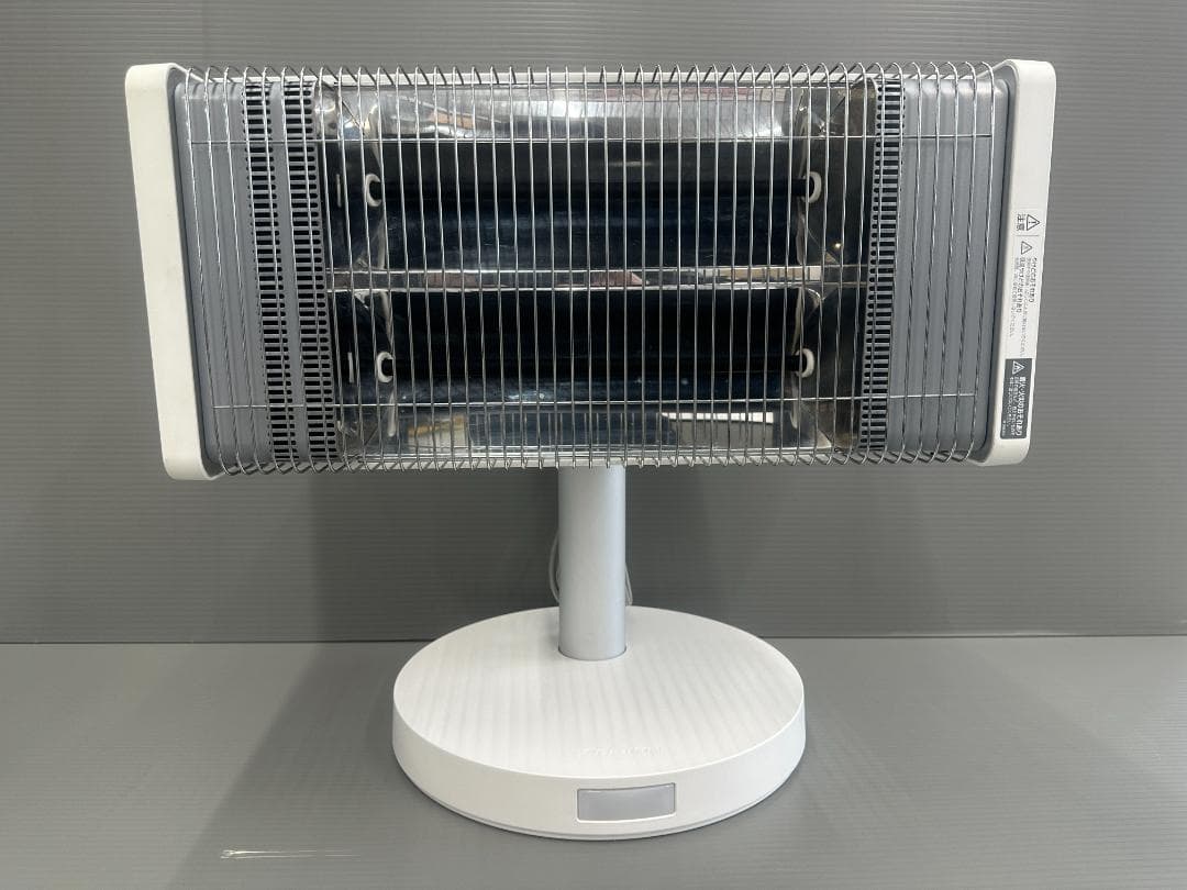 ダイキン　遠赤外線暖房機　セラムヒート　ERFT11YS-W　2021年製