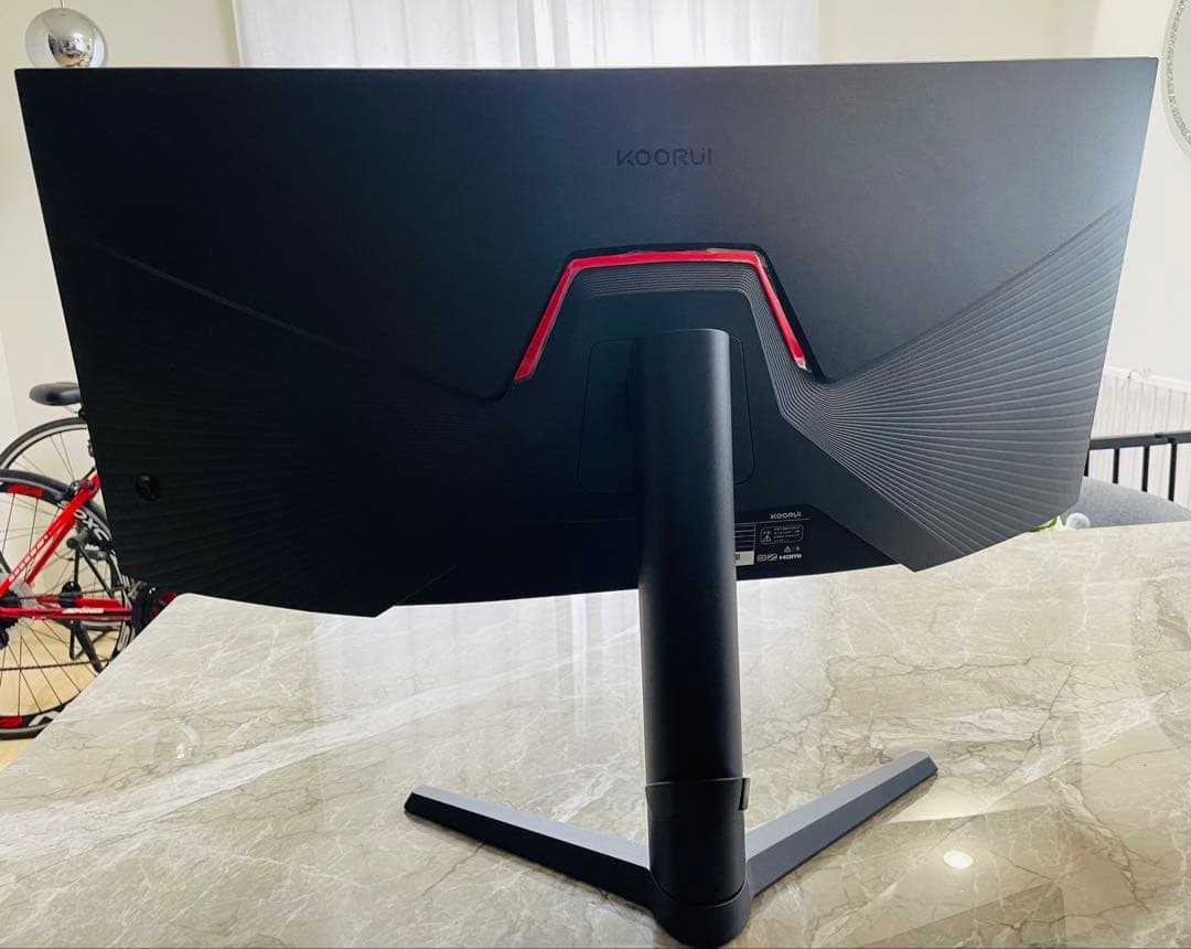 Koorui 曲面モニター 本体