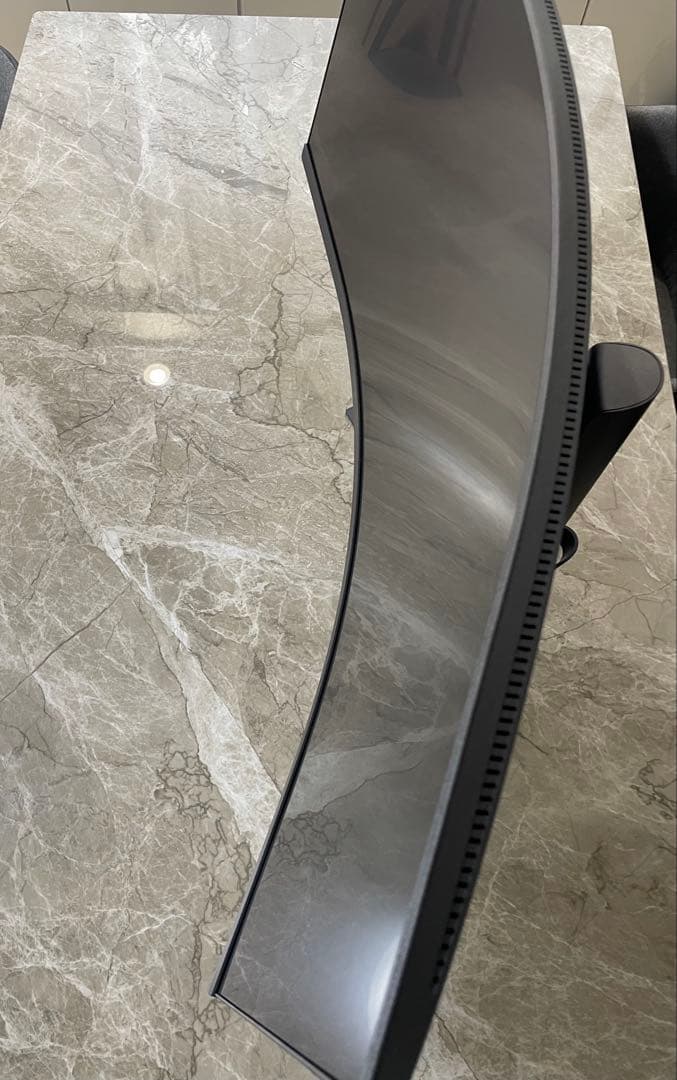 Koorui 曲面モニター 本体