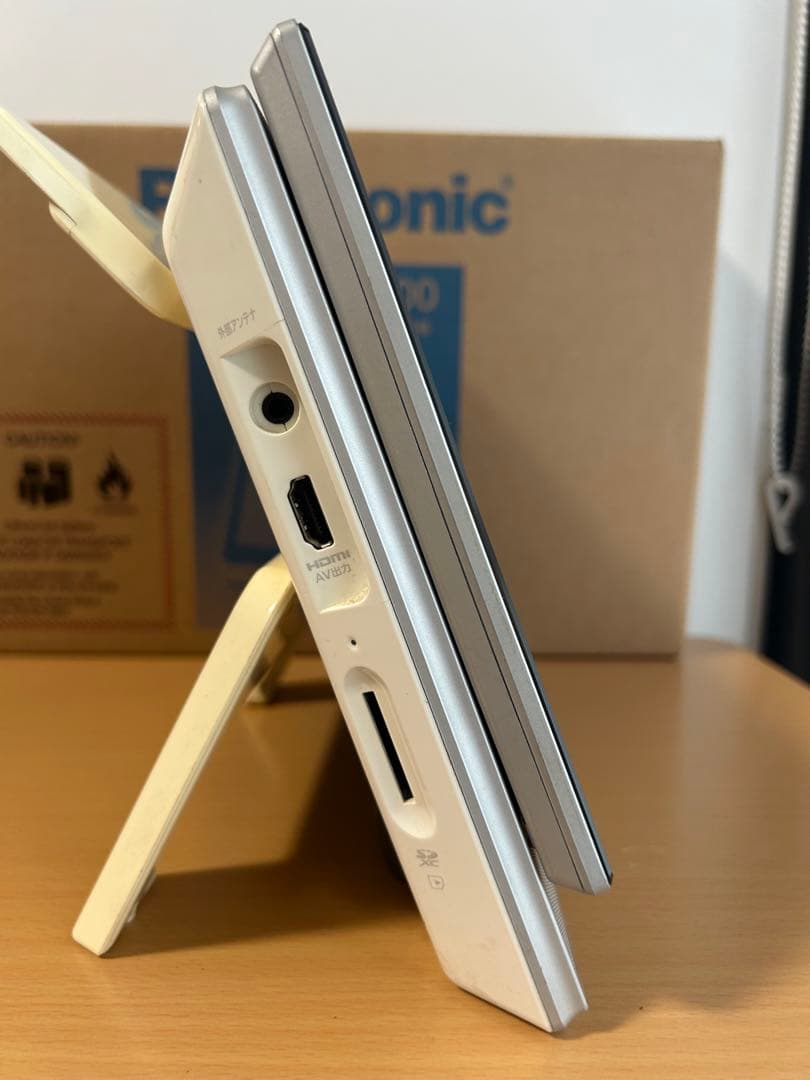 Panasonic DMP-BV300 ポータブルテレビ　BDプレイヤー