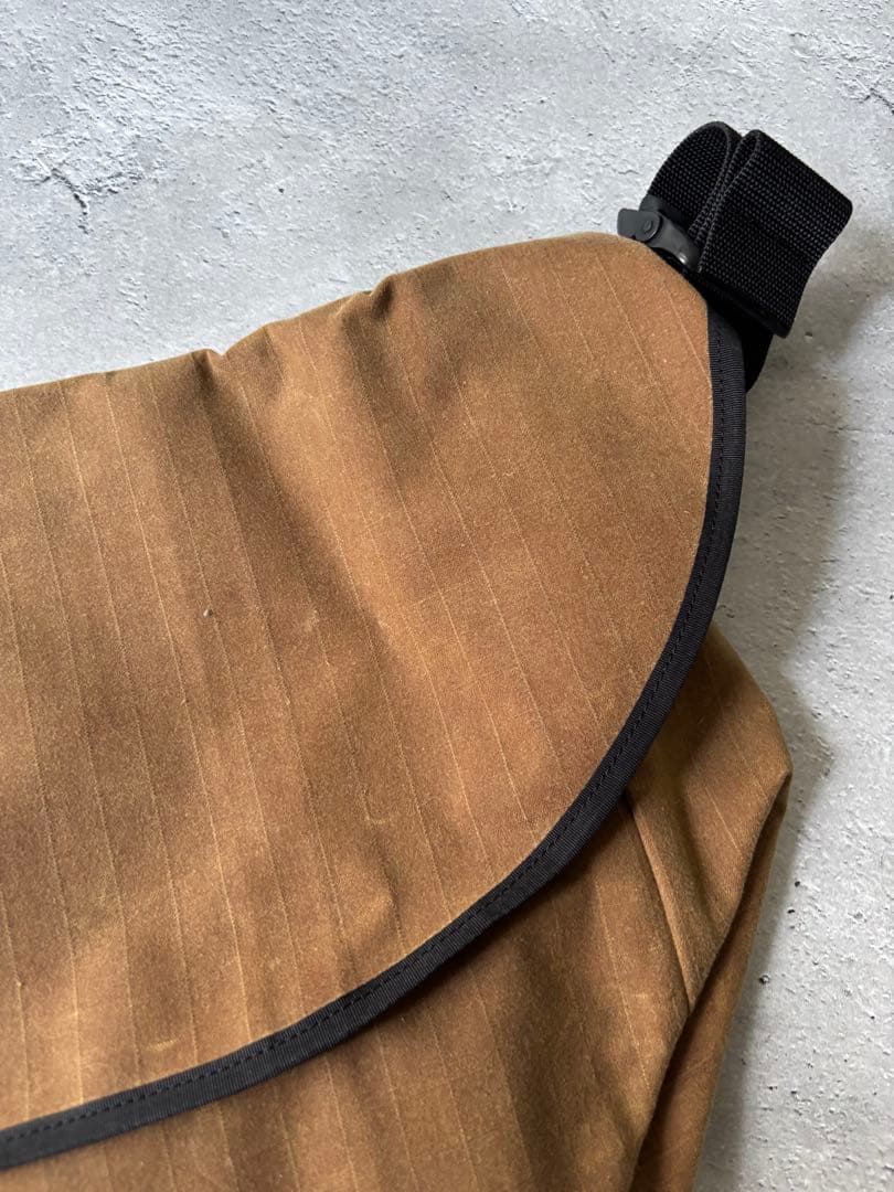 シュタク　shtak　ブルーラグメッセンジャーバッグ