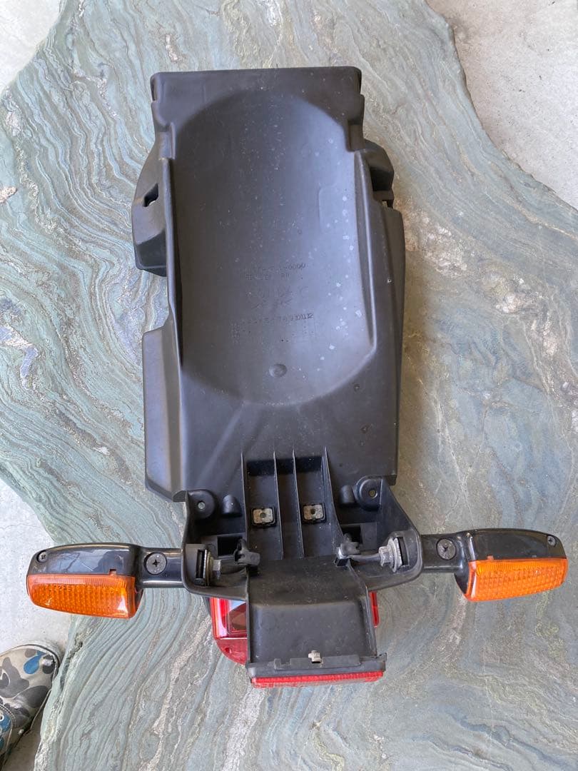 X*i様 ホーネット250 純正 リアフェンダー テールランプ ウインカー MC