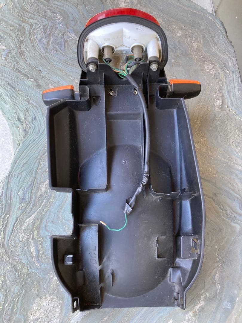 X*i様 ホーネット250 純正 リアフェンダー テールランプ ウインカー MC