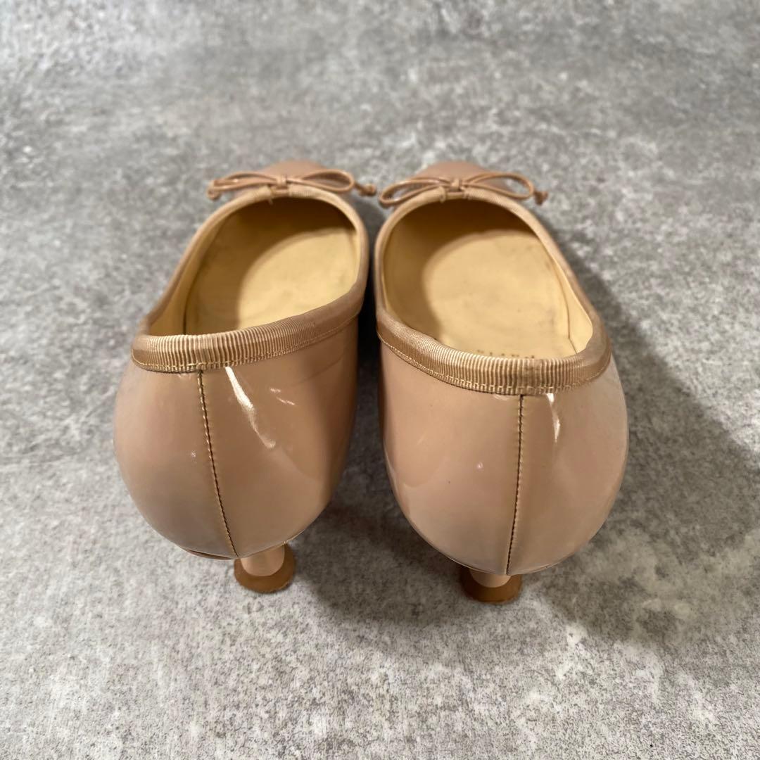 クリスチャンルブタン　バレエシューズ ヒール　エナメルレザー　ベージュ