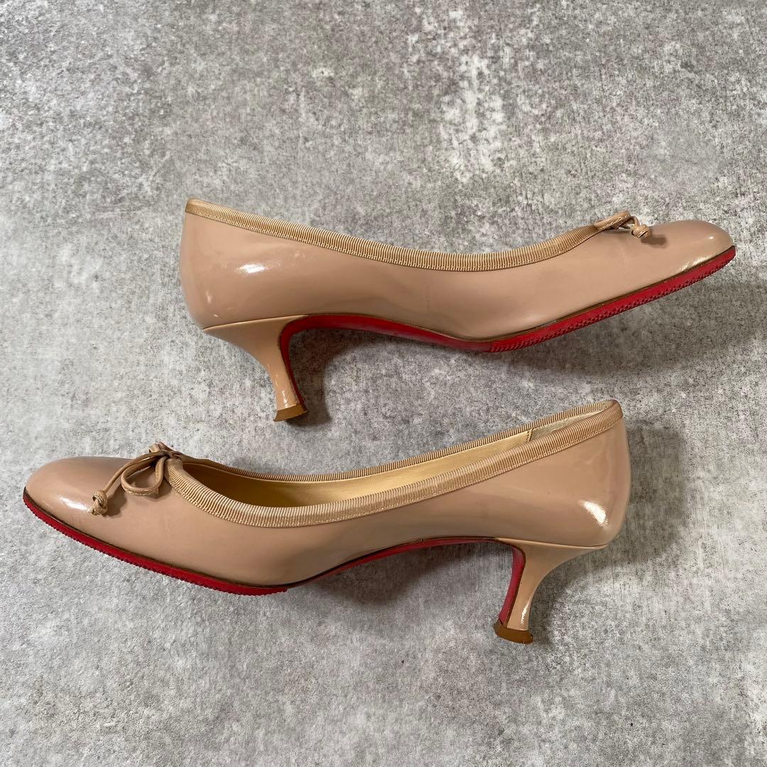 クリスチャンルブタン　バレエシューズ ヒール　エナメルレザー　ベージュ