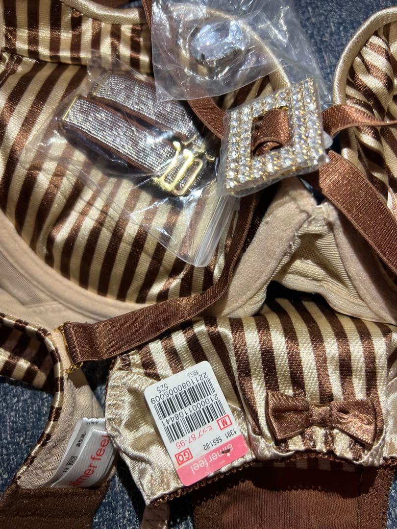 サテン　ストライプ　ボーダー　ゴールド　エメフィール　ブラショーツセットE70M