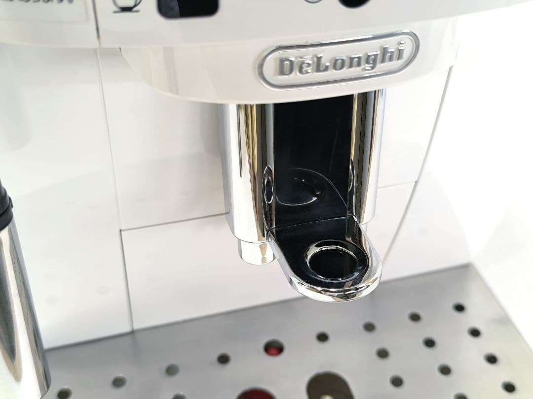 デロンギ　コンパクト全自動コーヒーマシンマグニフィカS ECAM22112W