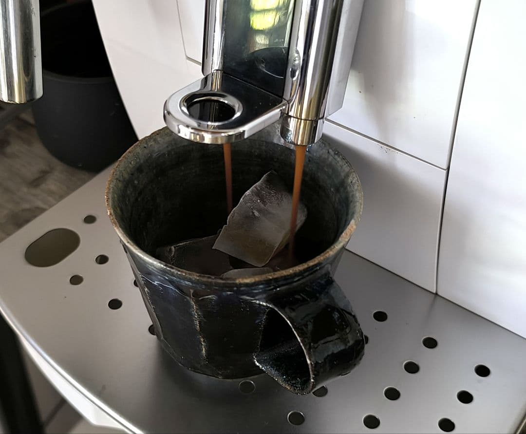 デロンギ　コンパクト全自動コーヒーマシンマグニフィカS ECAM22112W