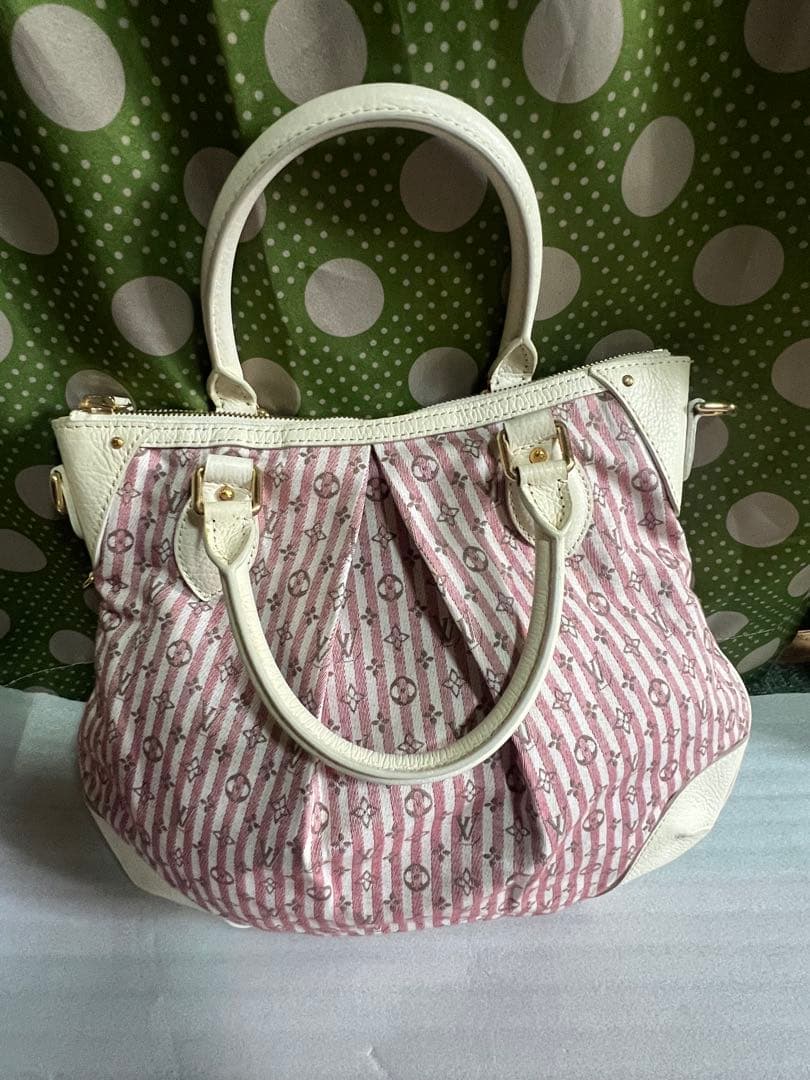 ピンクとホワイトのグラニーバッグ luis vuitton