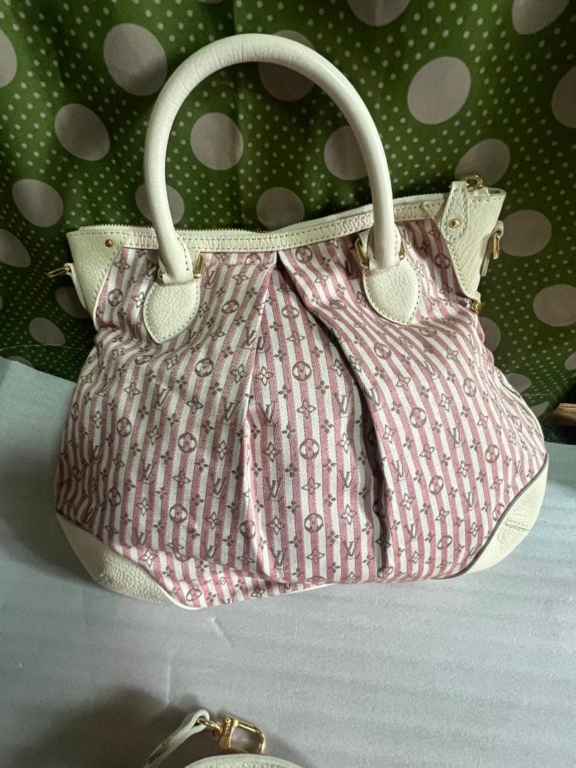 ピンクとホワイトのグラニーバッグ luis vuitton