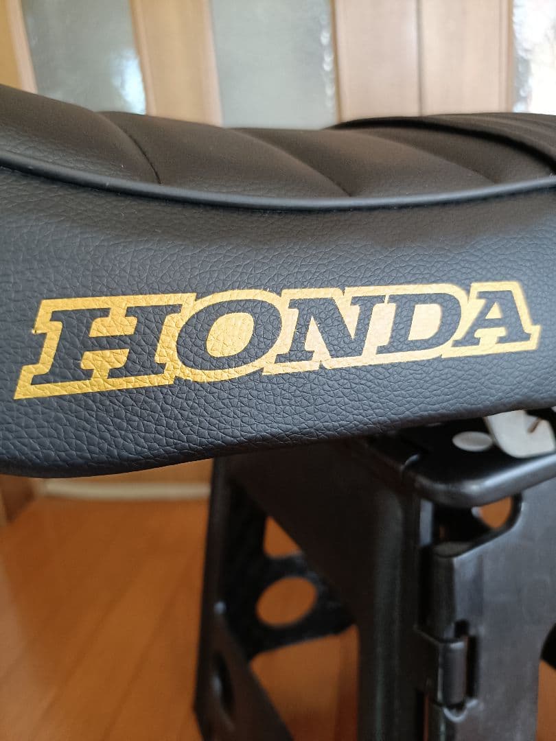 CB750 rc42 カスタムシート 斜め枠金ロゴHONDA　週末期間限定値下げ