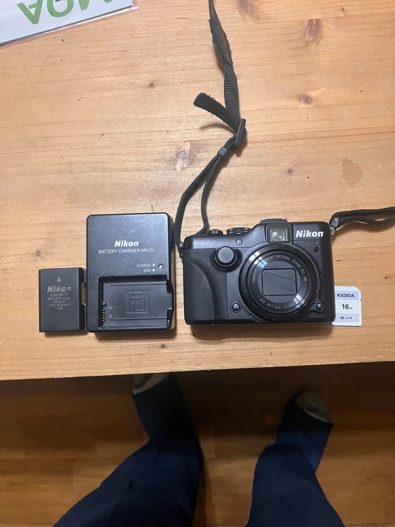 Nikon コンパクトデジタルカメラ 背面液晶・操作ダイヤル付き