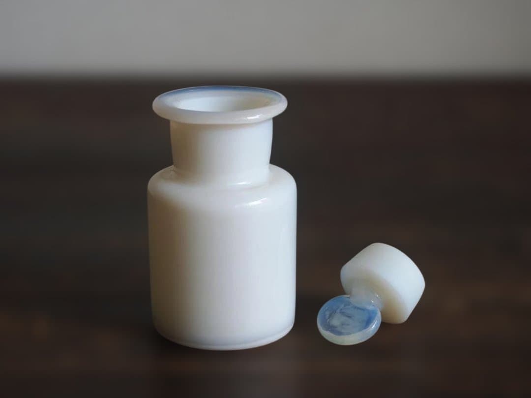 オパールガラス小瓶 ミルクガラス ファーマシーボトル 吹きガラス/K333