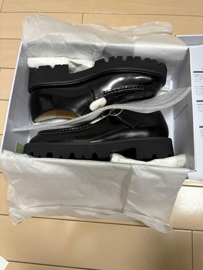 「つま先踊る、大人の相棒」こだわりソールのTストラップシューズ / 牛革 /22