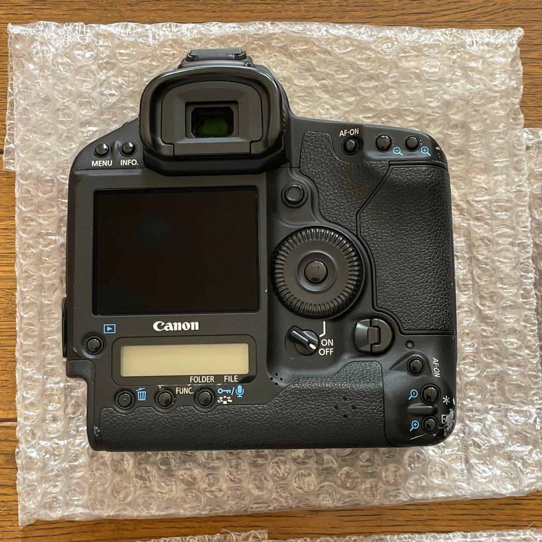 Canon EOS-1D Mark IV / 本体と付属品