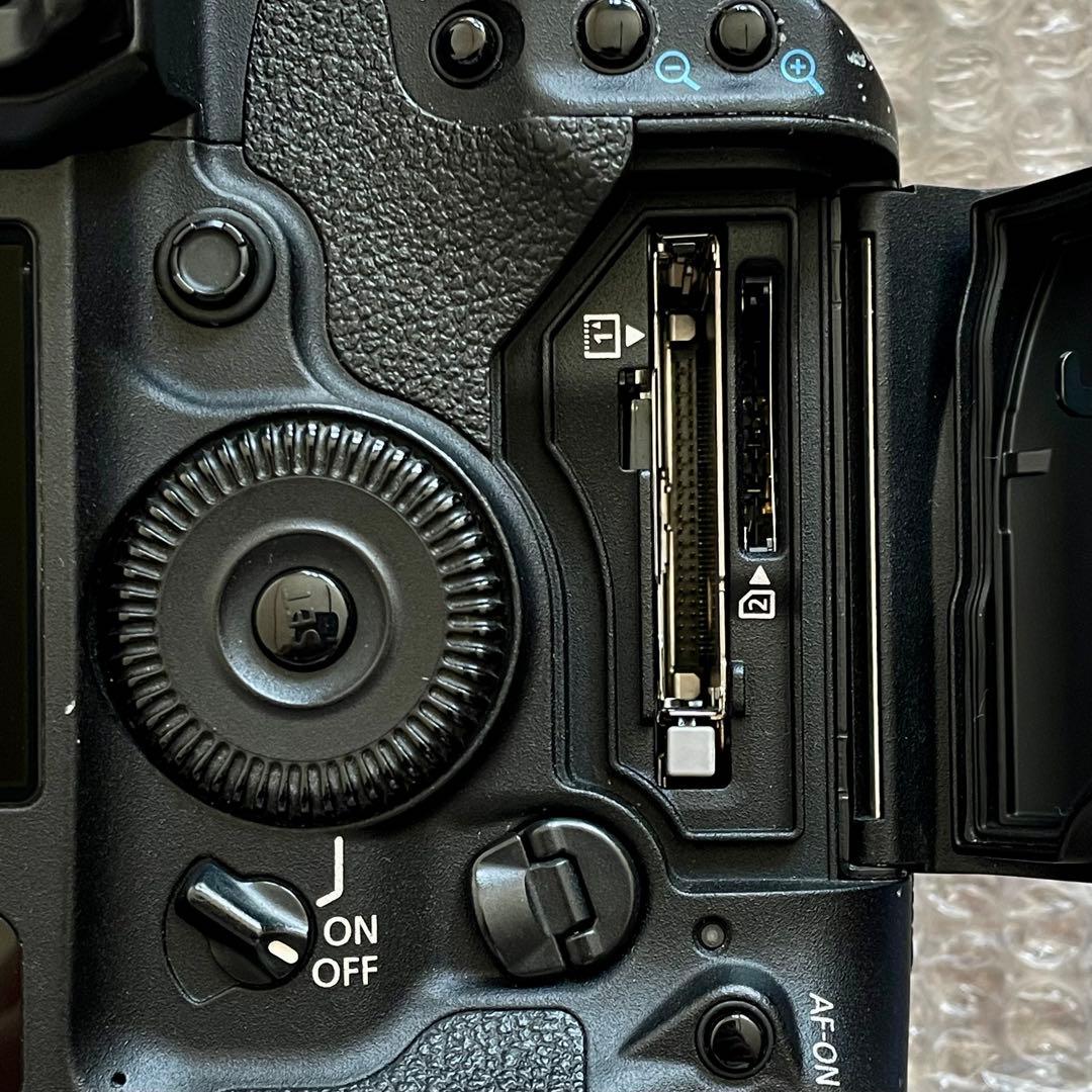 Canon EOS-1D Mark IV / 本体と付属品