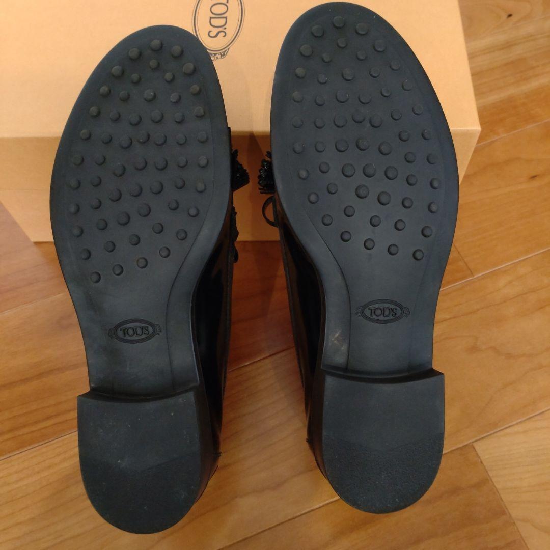 TOD'S ブラック フリンジ ローファー
