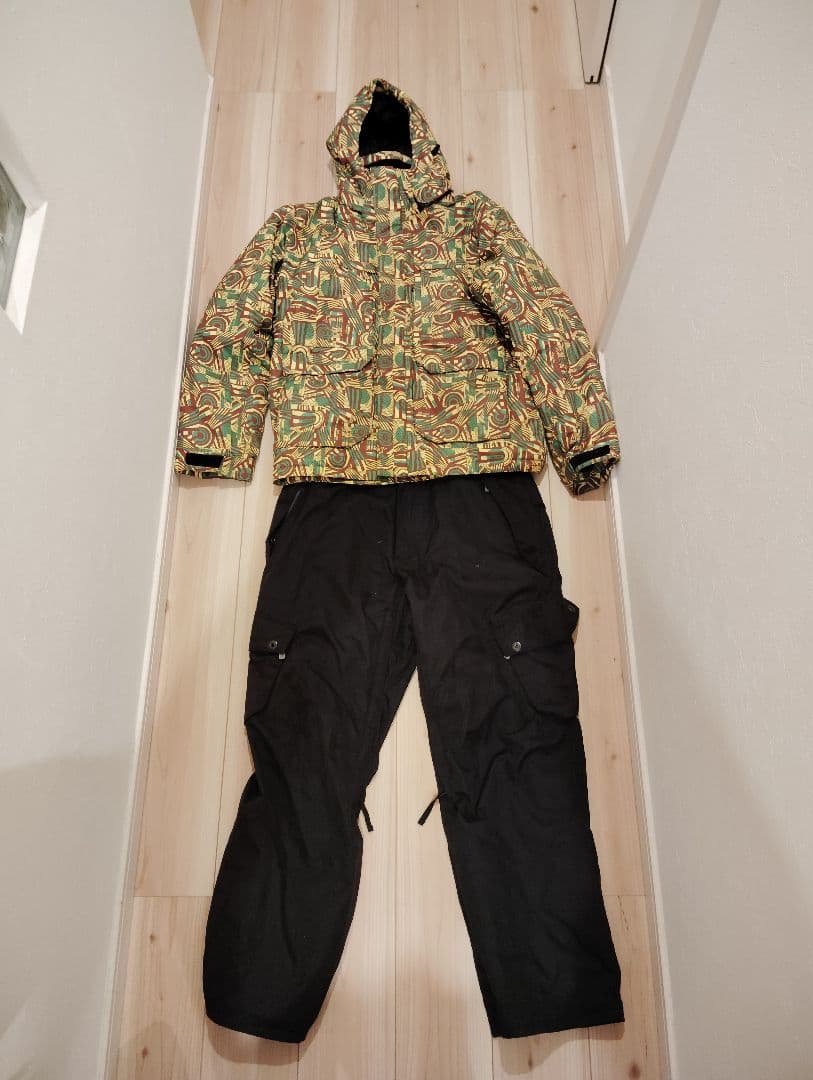 VOLCOM ボルコム　ARBN スノーボードウェア 上下セット　ジャケット