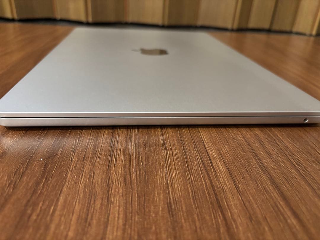 美品　MacBook Air 15インチ　M3 シルバー 256gb