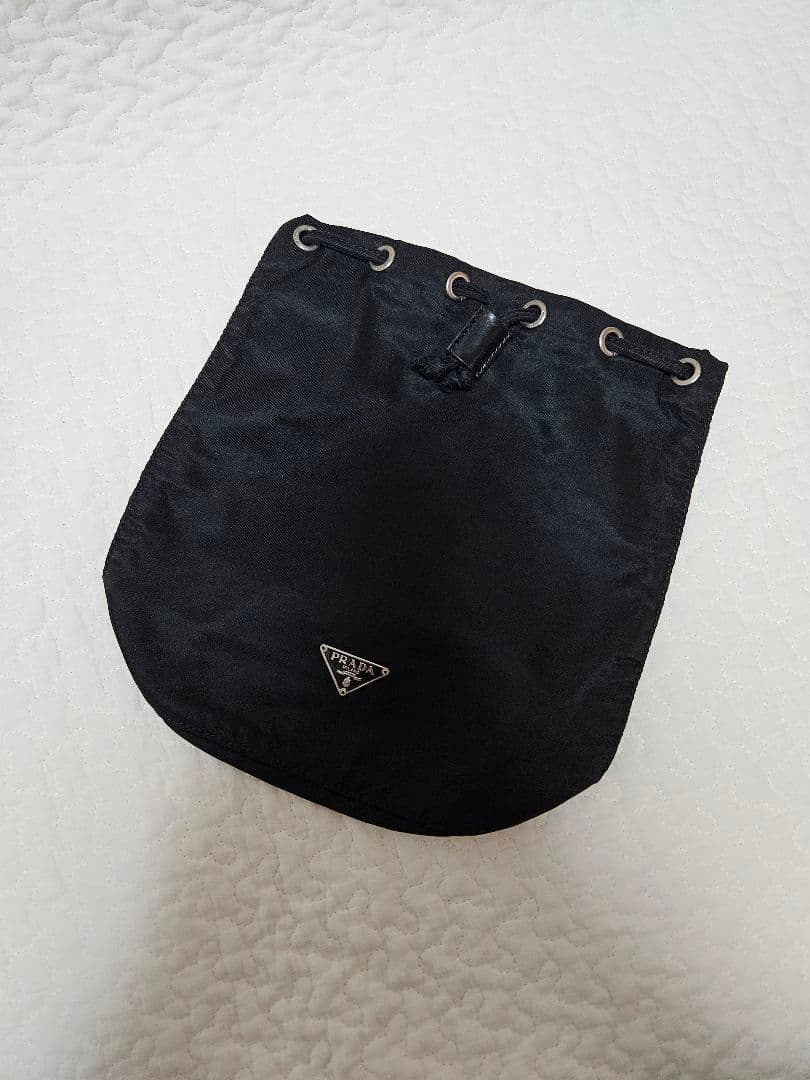 ✨超極美品✨PRADA プラダ　ポーチ　巾着　ナイロン　ブラック　黒　レディース