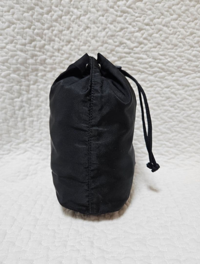 ✨超極美品✨PRADA プラダ　ポーチ　巾着　ナイロン　ブラック　黒　レディース