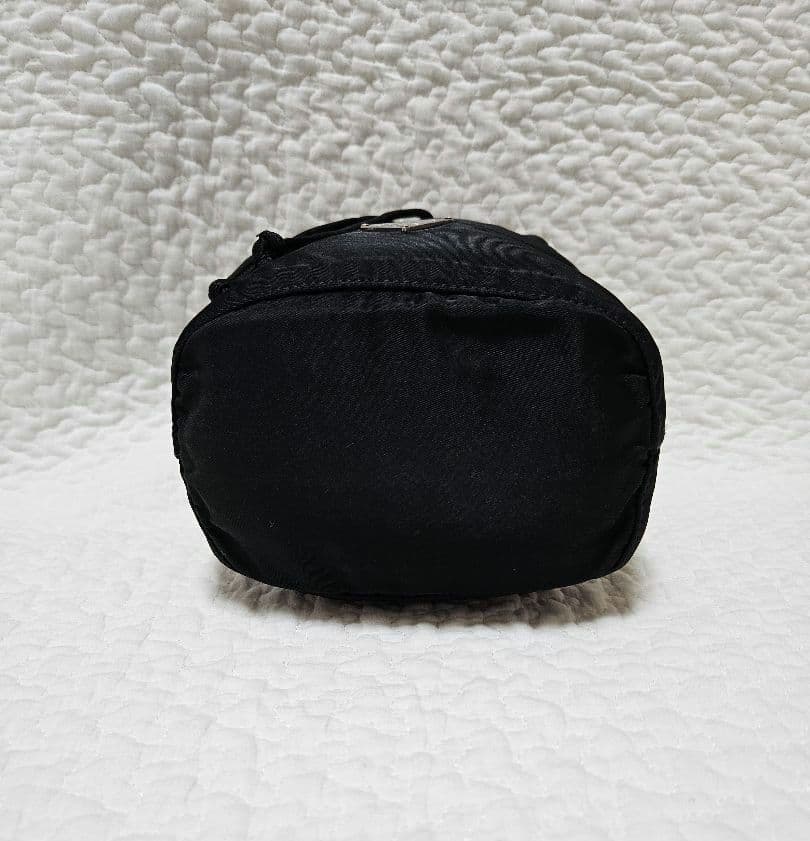✨超極美品✨PRADA プラダ　ポーチ　巾着　ナイロン　ブラック　黒　レディース