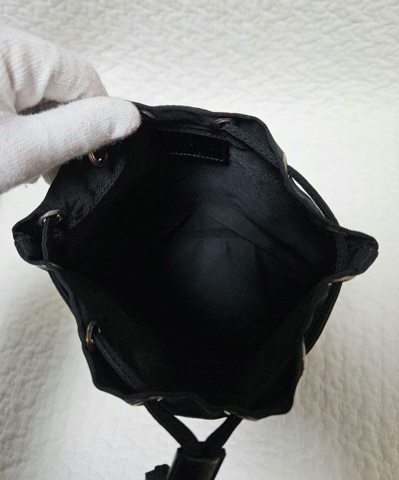 ✨超極美品✨PRADA プラダ　ポーチ　巾着　ナイロン　ブラック　黒　レディース