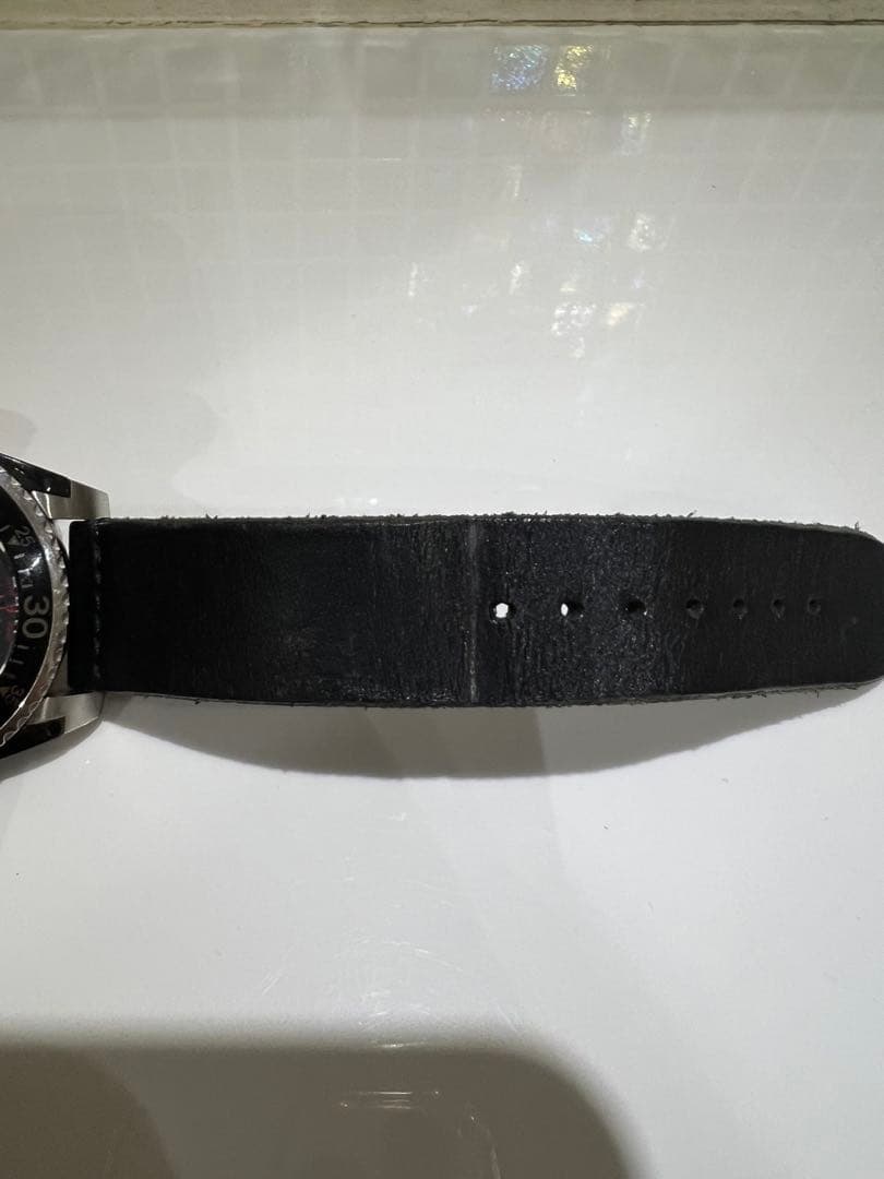 GUCCI グッチ　腕時計　メンズ　クォーツ　電池式　黒