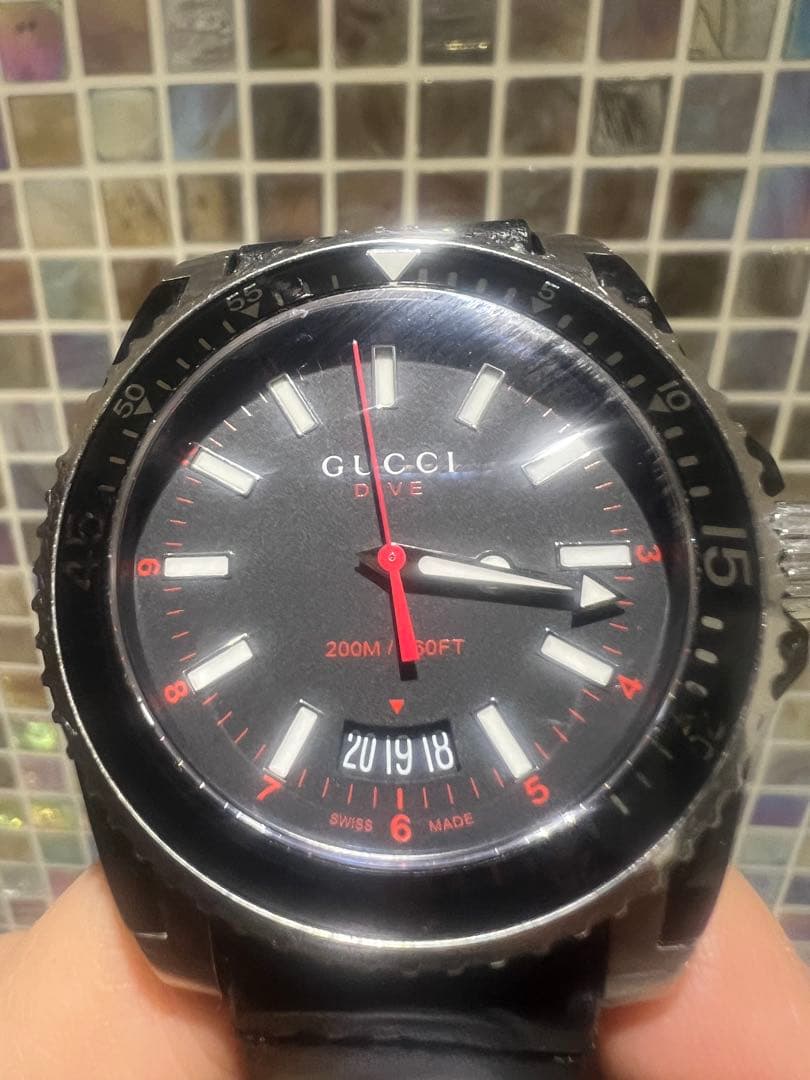 GUCCI グッチ　腕時計　メンズ　クォーツ　電池式　黒