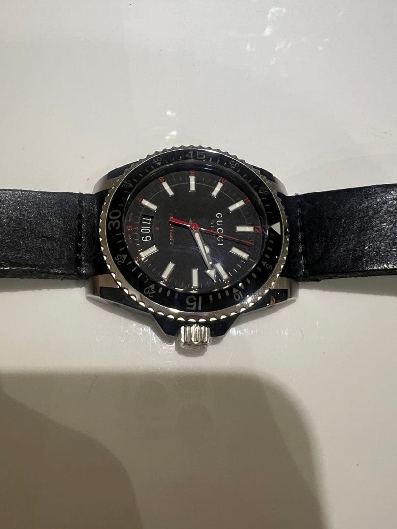 GUCCI グッチ　腕時計　メンズ　クォーツ　電池式　黒