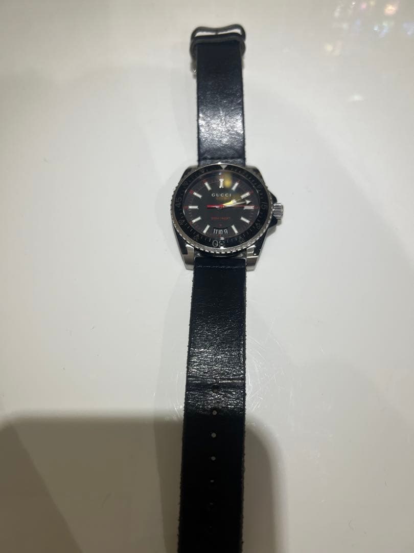 GUCCI グッチ　腕時計　メンズ　クォーツ　電池式　黒