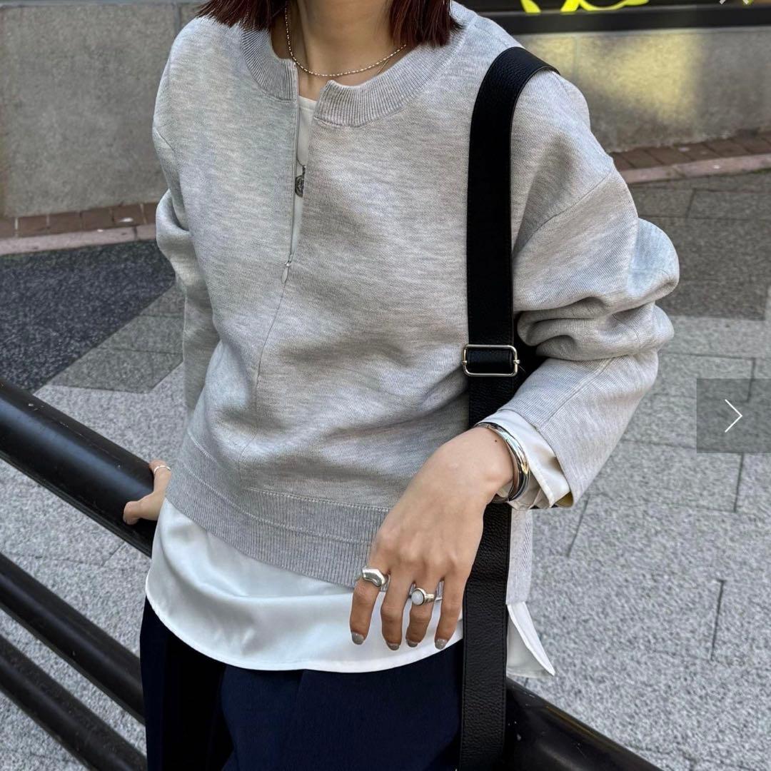 COLLAGEGALLARDAGALANTEスウェットライクラウンドヘムニット