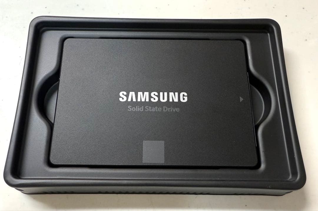 SAMSUNG 860 EVO 2TB 2.5インチ SSD 外付けケース付