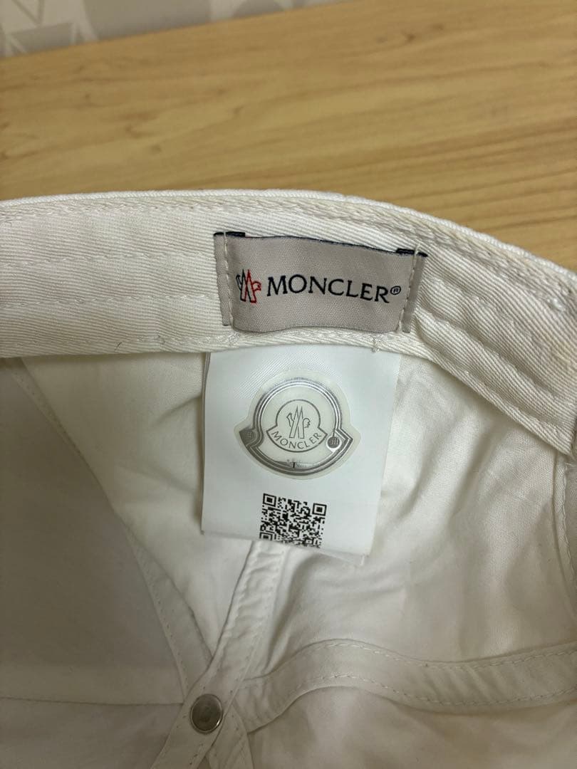 MONCLER(モンクレール)刺繍ロゴ ホワイトキャップ