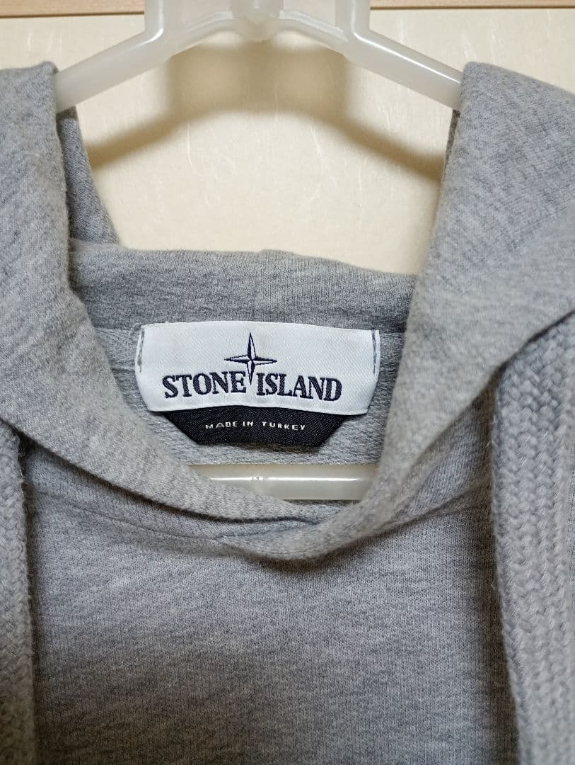 日曜日まで出品　最終プライス　STONE  　パーカー美品　正規商品