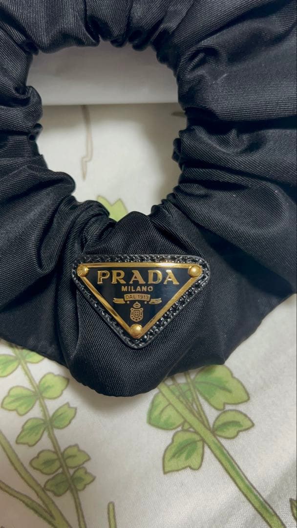 27日23時まで値下げ　新品未使用『PRADA』シュシュ　ブラック