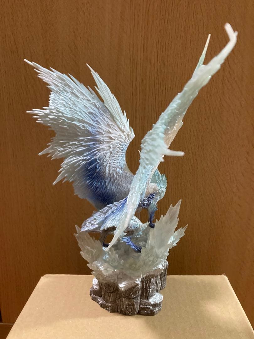 モンスターハンターワールド　アイスボーン　同梱フィギュア　イヴェルカーナ　PS4