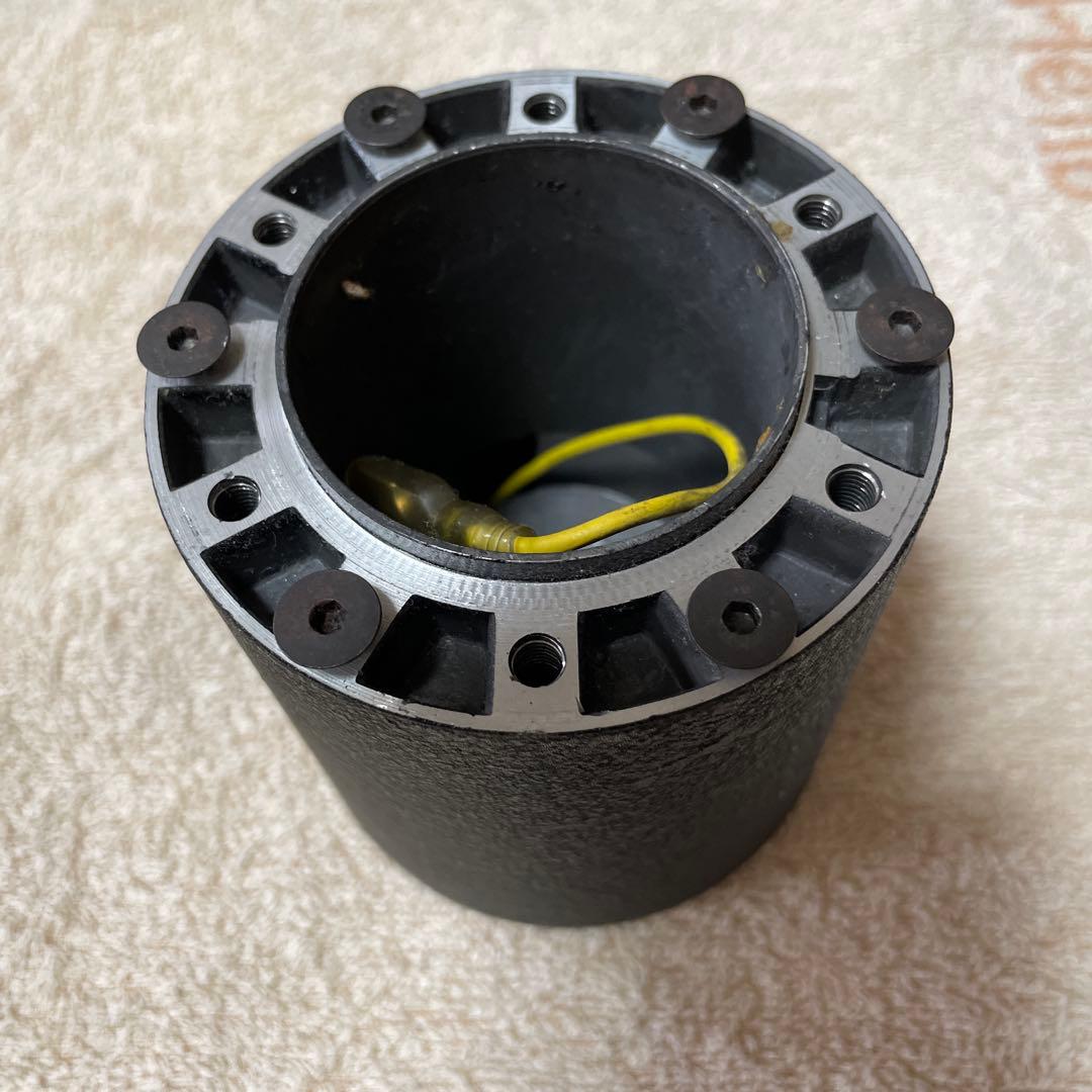 momo ニキラウダステアリング　シルバー　ホーンボタン　ステアリングボス付き