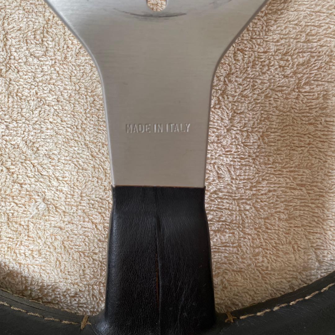 momo ニキラウダステアリング　シルバー　ホーンボタン　ステアリングボス付き