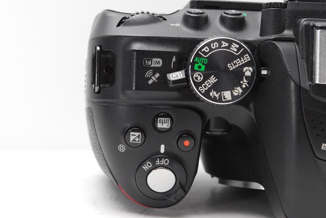 こっぺぱん　【新品級ショット数】Nikon D5300　WiFi機