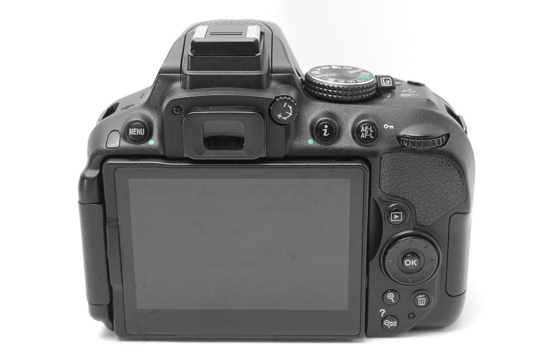 こっぺぱん　【新品級ショット数】Nikon D5300　WiFi機