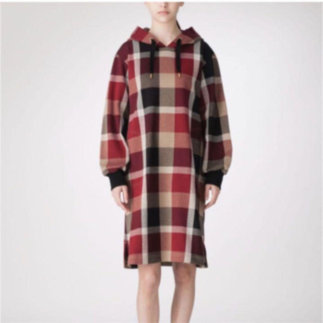 極美品 ブルーレーベルクレストブリッジ フード付きチェックワンピース 38 近年
